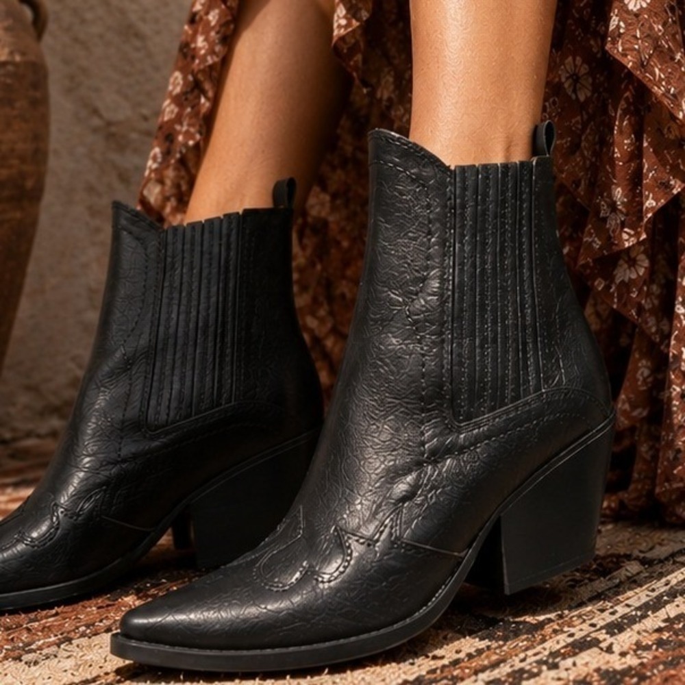 Indigo Rd Moto Western Cowboy Boots Black Leather Ankle Booties Western Boho